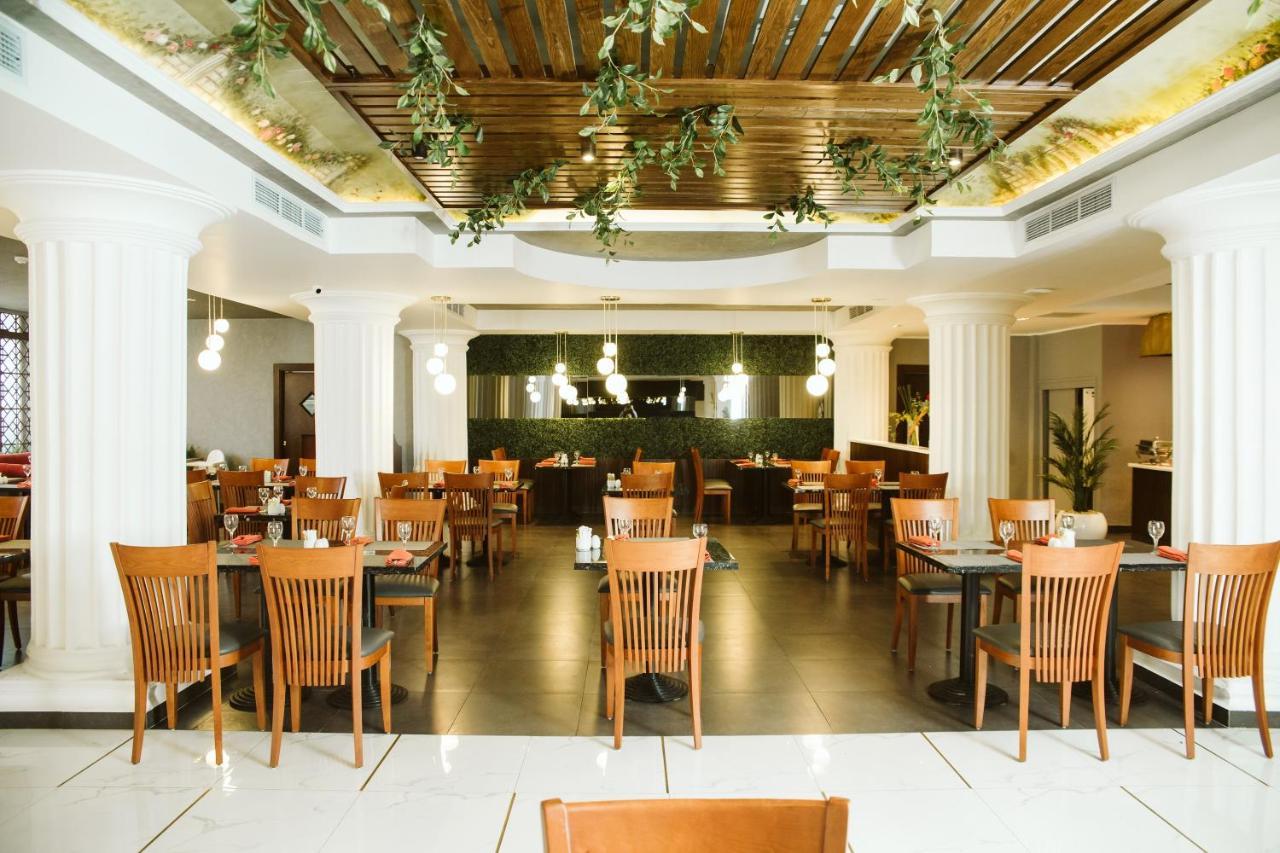 Pyramisa Suites Hotel Cairo Giza Ngoại thất bức ảnh The interior of the restaurant