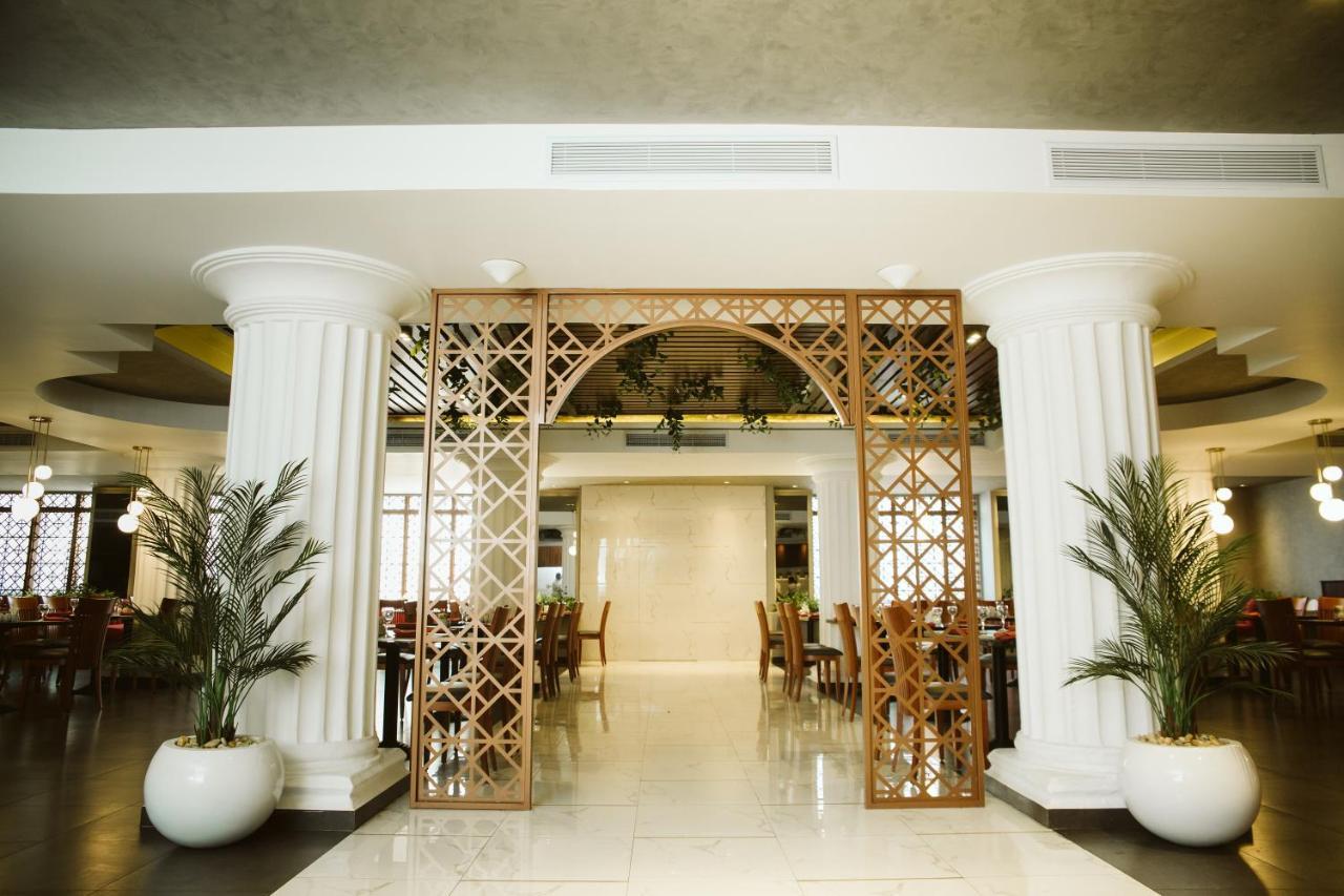 Pyramisa Suites Hotel Cairo Giza Ngoại thất bức ảnh The entrance of the restaurant