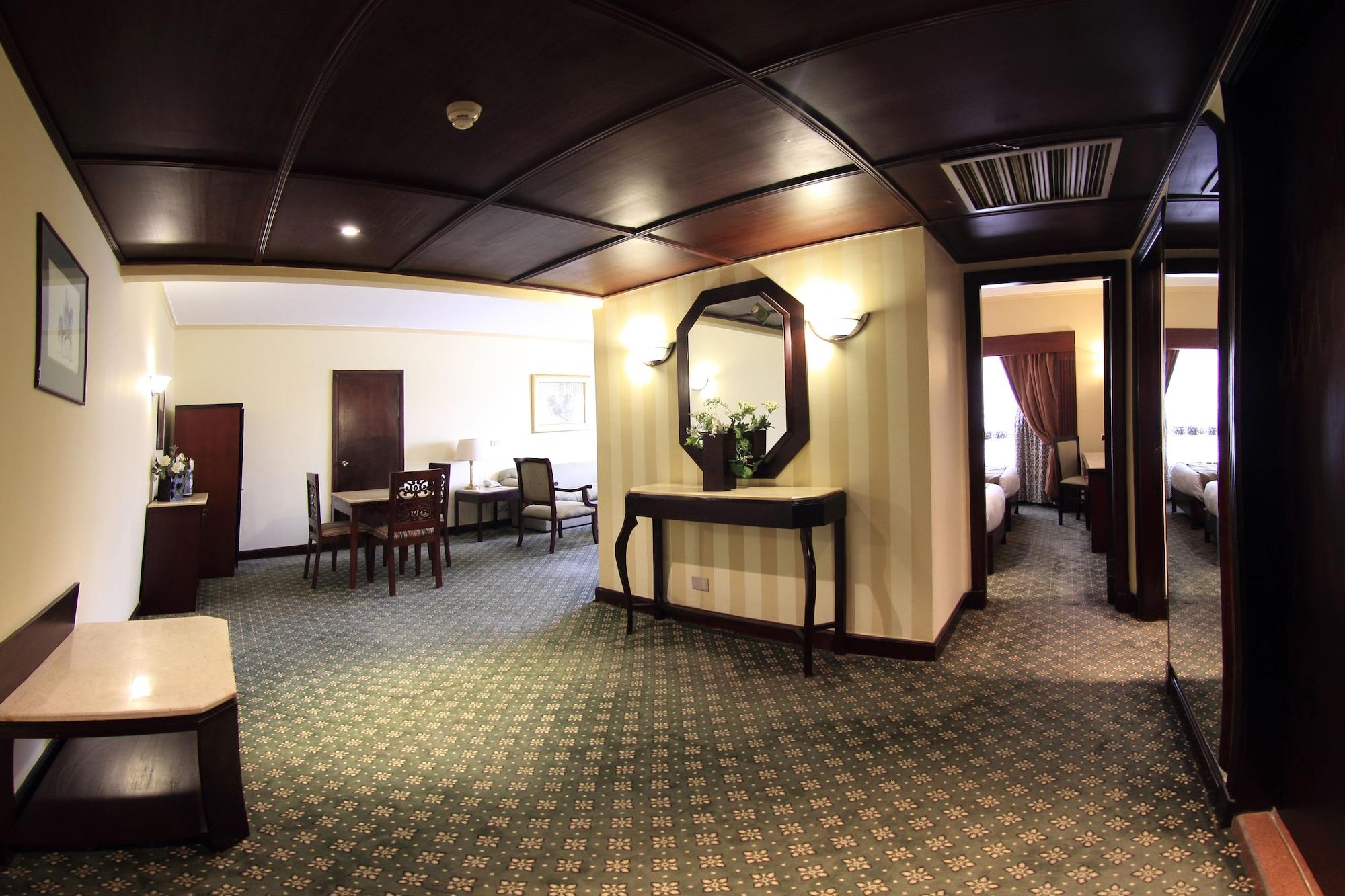 Pyramisa Suites Hotel Cairo Giza Ngoại thất bức ảnh A room at the hotel