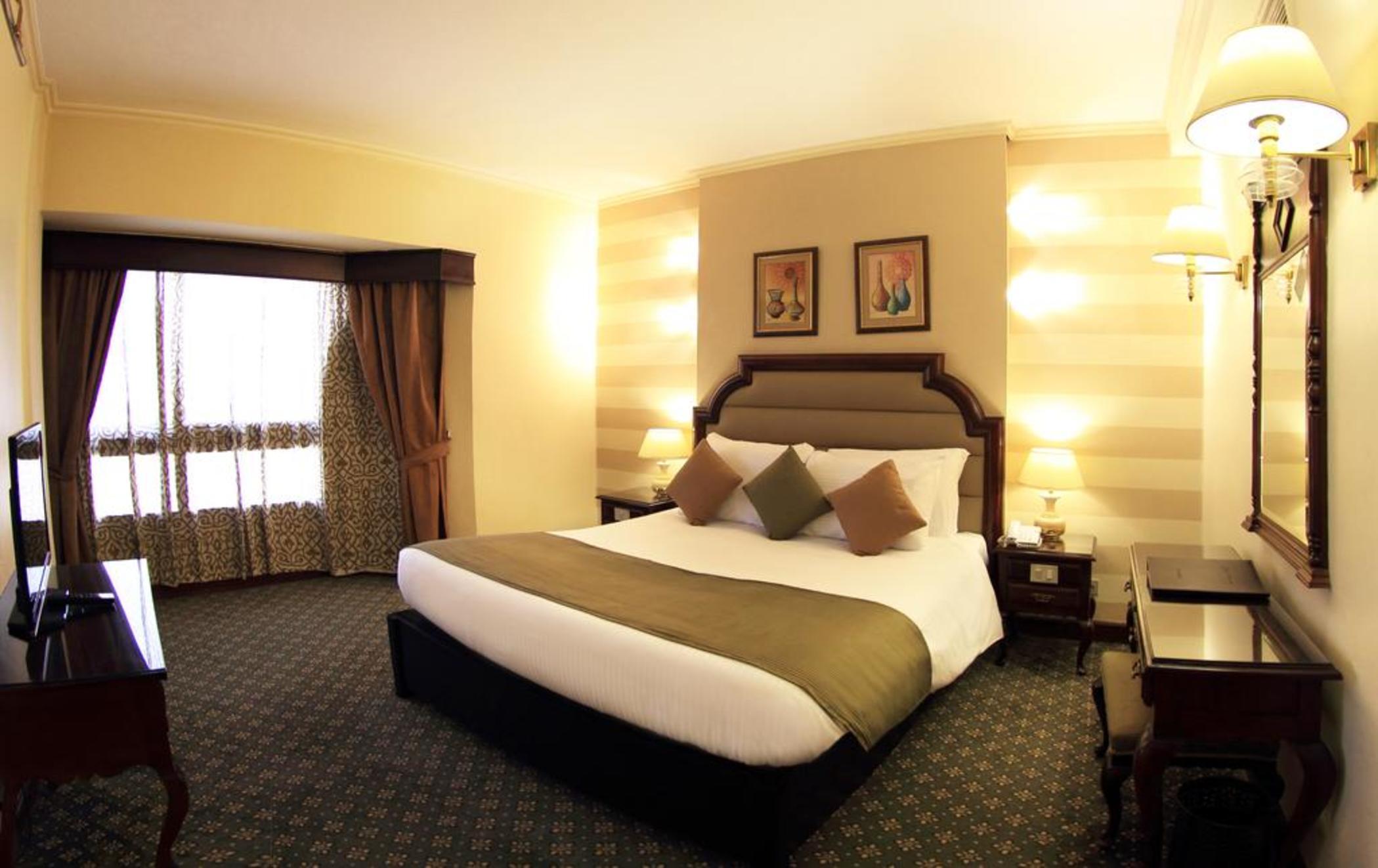 Pyramisa Suites Hotel Cairo Giza Ngoại thất bức ảnh A room at the hotel