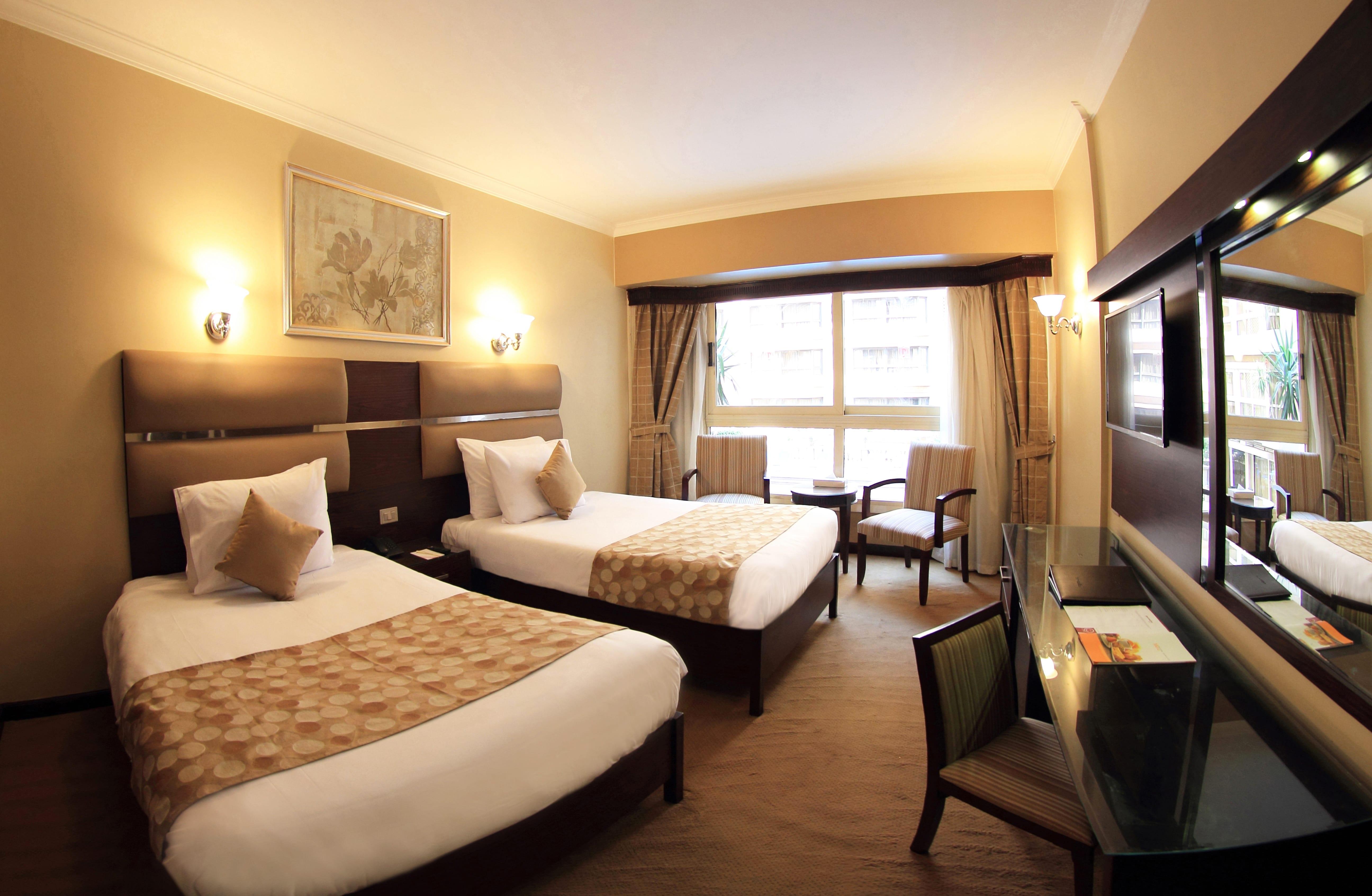 Pyramisa Suites Hotel Cairo Giza Ngoại thất bức ảnh A room at the hotel