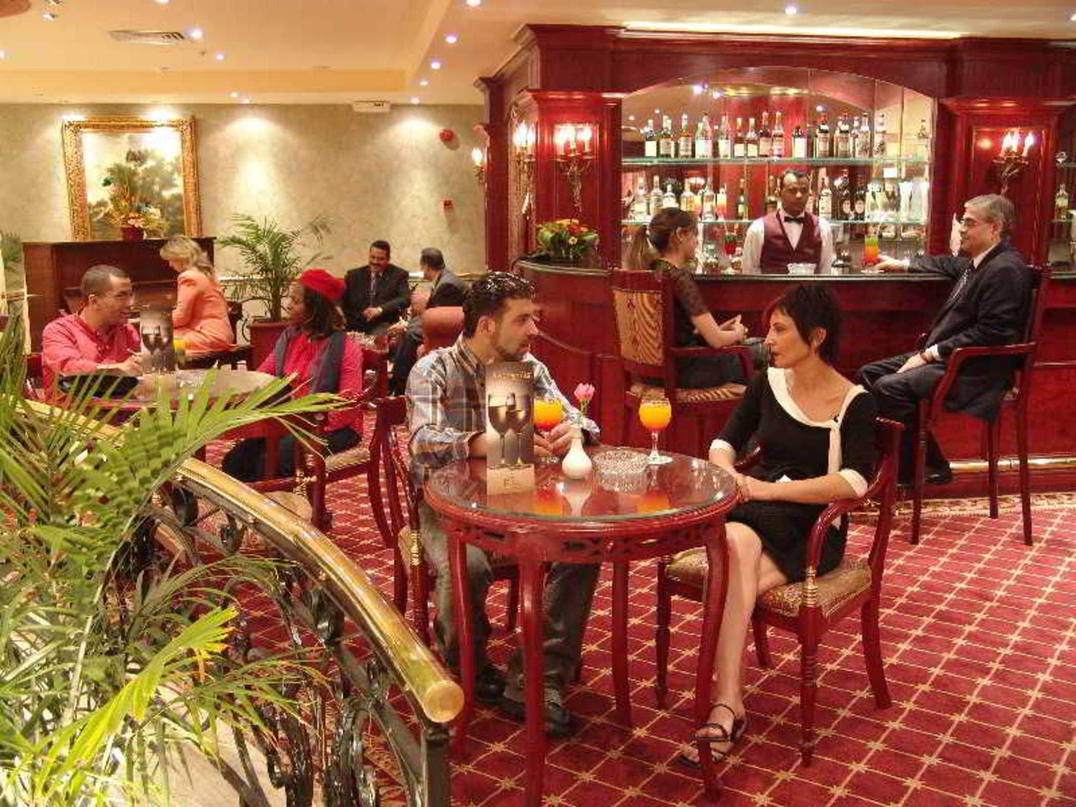 Pyramisa Suites Hotel Cairo Giza Ngoại thất bức ảnh The restaurant