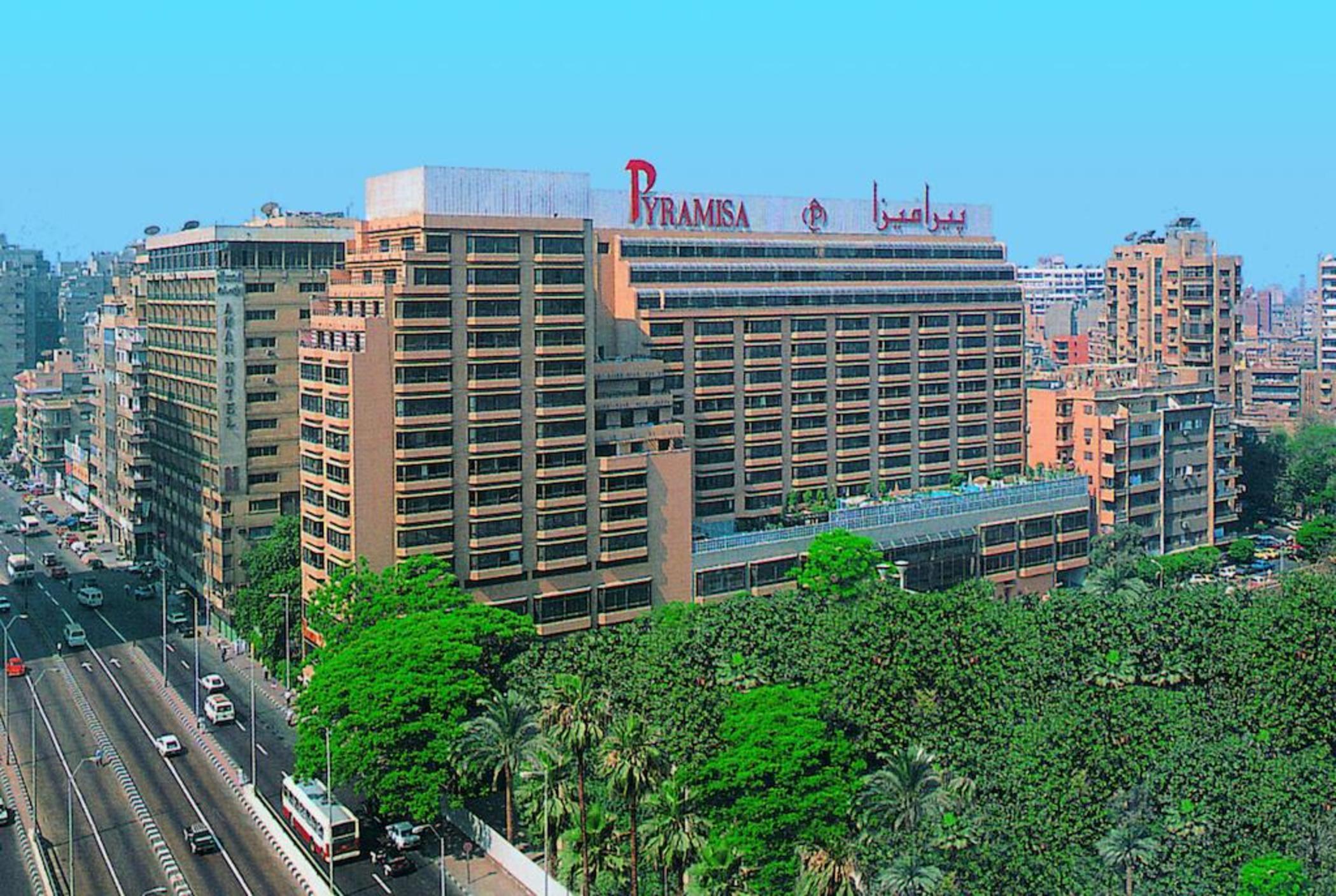 Pyramisa Suites Hotel Cairo Giza Ngoại thất bức ảnh The main building of the hotel