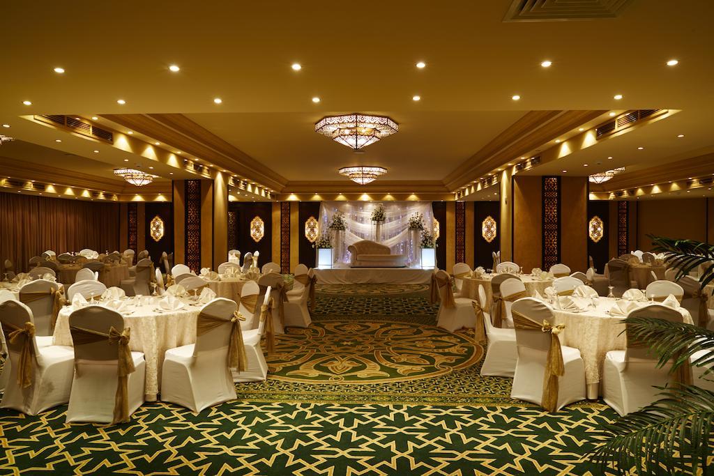 Pyramisa Suites Hotel Cairo Giza Ngoại thất bức ảnh The hotel's ballroom