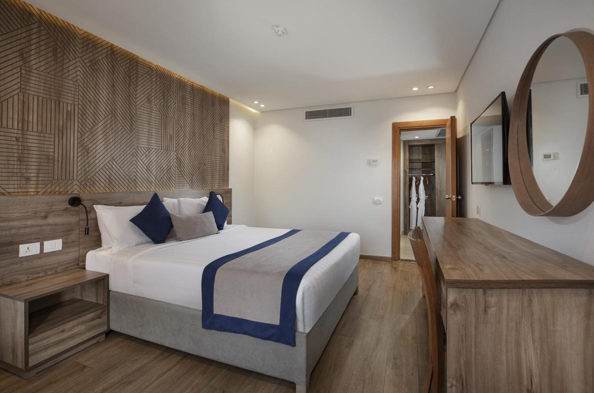 Pyramisa Suites Hotel Cairo Giza Ngoại thất bức ảnh A room at the hotel