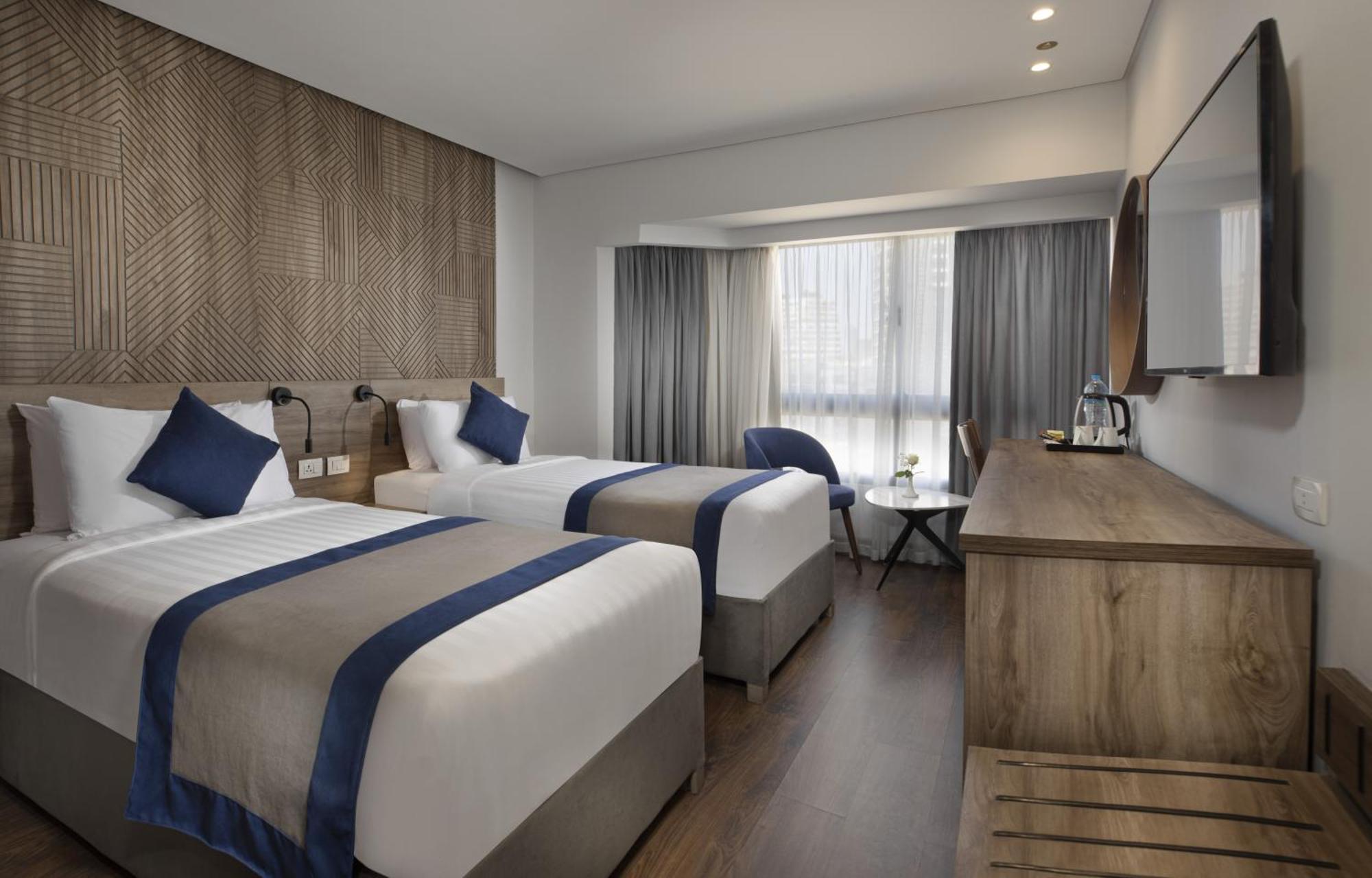 Pyramisa Suites Hotel Cairo Giza Ngoại thất bức ảnh A room at the hotel