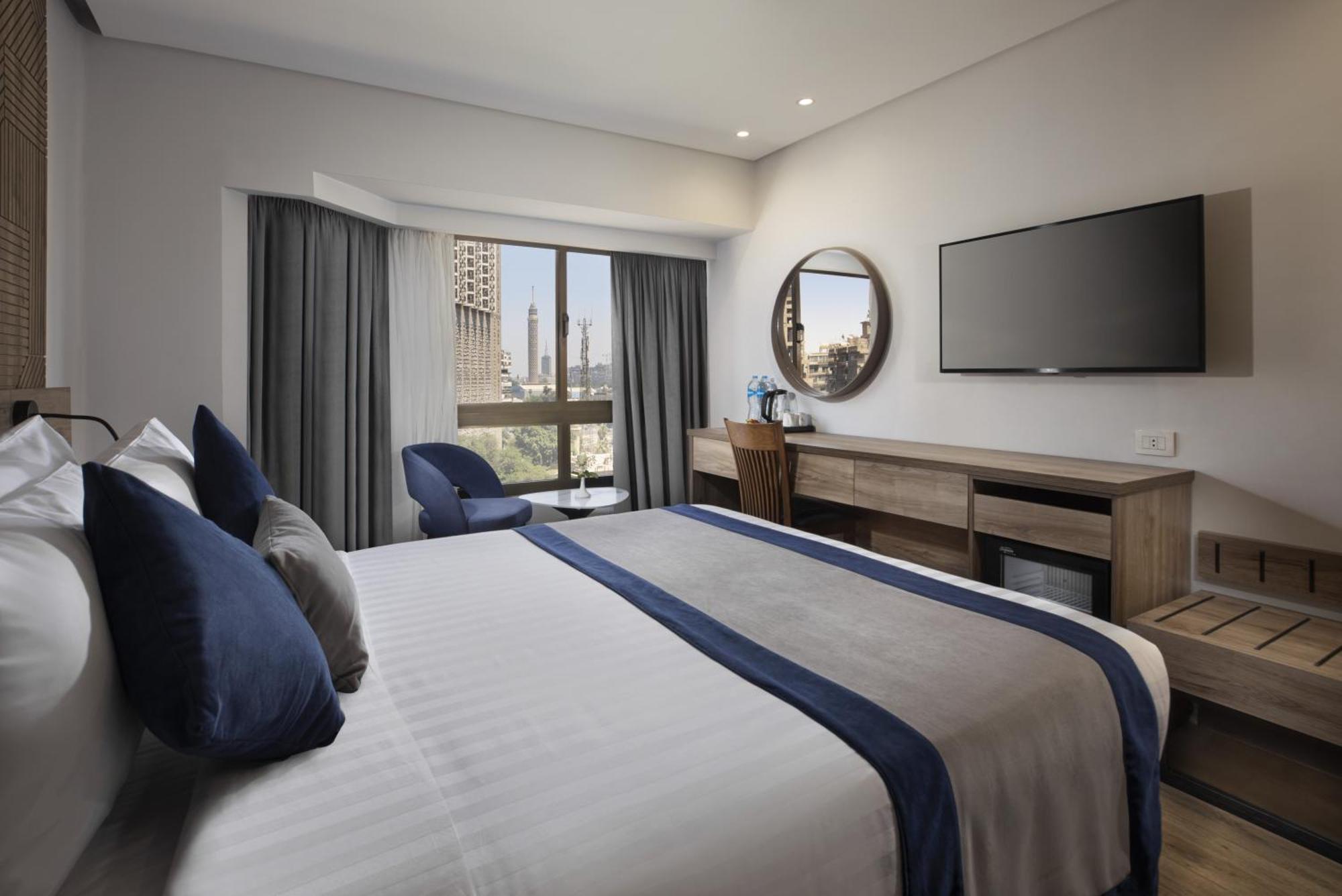 Pyramisa Suites Hotel Cairo Giza Ngoại thất bức ảnh A room at the hotel