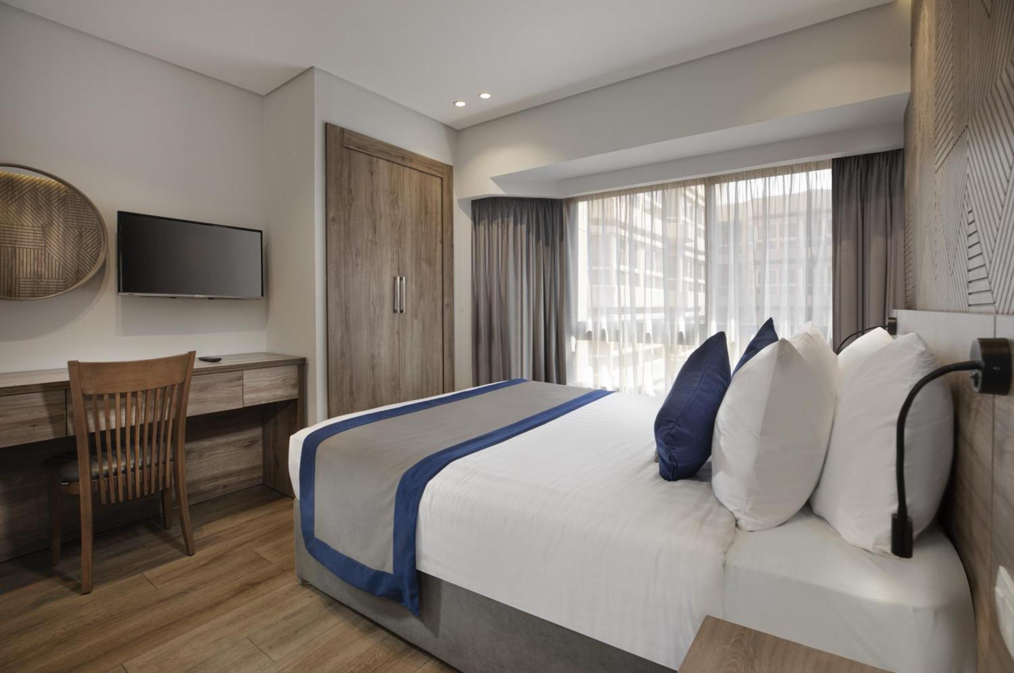 Pyramisa Suites Hotel Cairo Giza Ngoại thất bức ảnh A room at the hotel