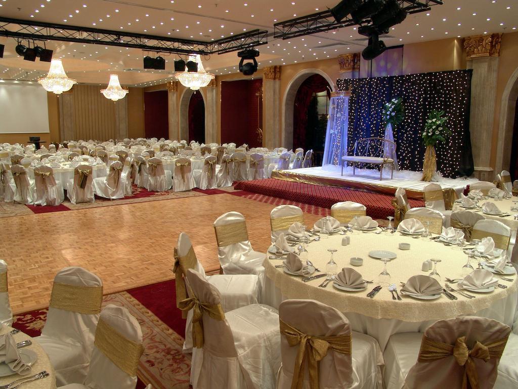 Pyramisa Suites Hotel Cairo Giza Nhà hàng bức ảnh The function room at the hotel