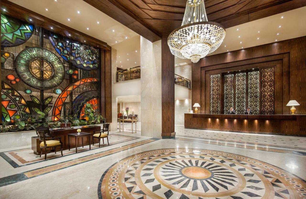 Pyramisa Suites Hotel Cairo Giza Ngoại thất bức ảnh The lobby of the Four Seasons Hotel in Riyadh